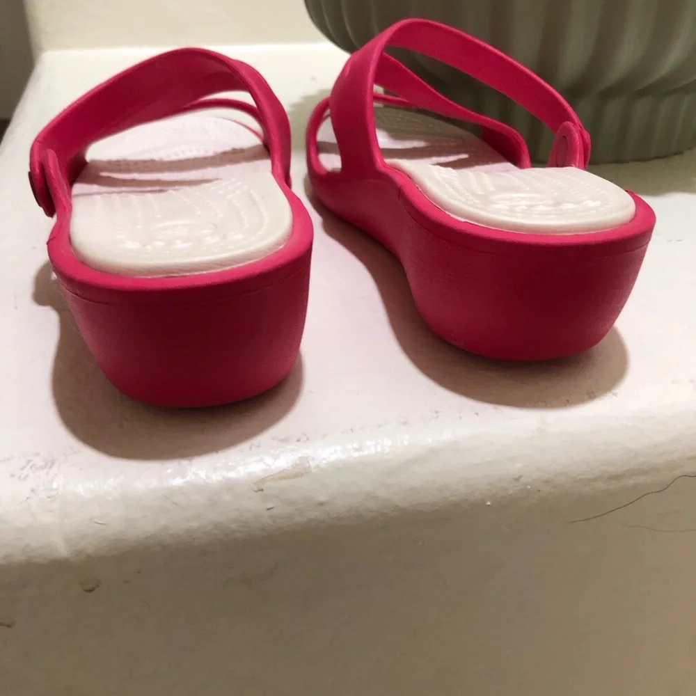 CROCS Patricia Wedge Sandals Vibrant Pink - Picture 5 of 6